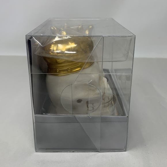 3-piece Haunted Manor Ceramic King & Queen Skull Salt & Pepper Shakers new - Picture 5 of 16